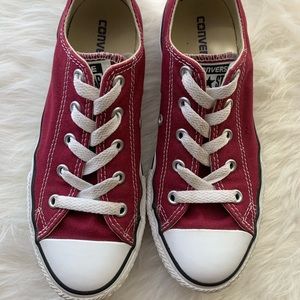 Kids maroon converse